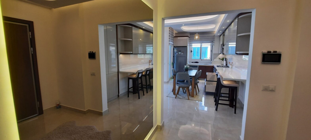 Трехкомнатная квартира в одном из лучших комплексов района Махмтулар,  130 м2 - Ракурс 8