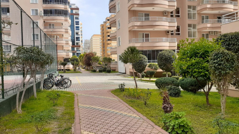 Просторная пятикомнатная квартира с хорошей инфраструктурой в Махмутлар, 240 м2 - Ракурс 12