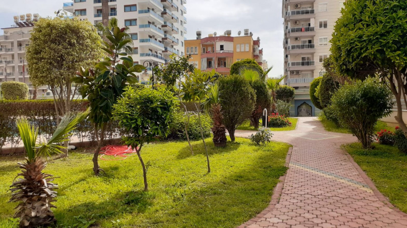 Просторная пятикомнатная квартира с хорошей инфраструктурой в Махмутлар, 240 м2 - Ракурс 16