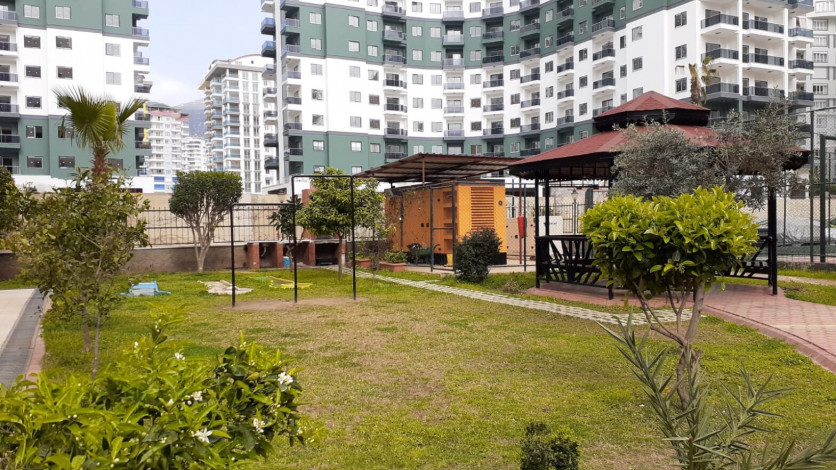 Просторная пятикомнатная квартира с хорошей инфраструктурой в Махмутлар, 240 м2 - Ракурс 17