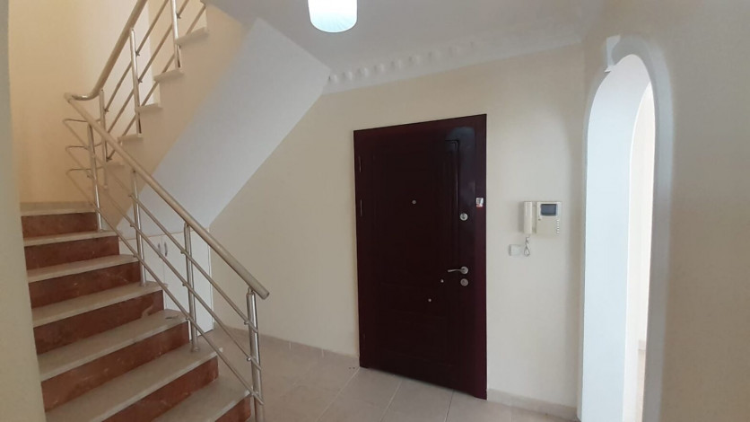 Просторная пятикомнатная квартира с хорошей инфраструктурой в Махмутлар, 240 м2 - Ракурс 19