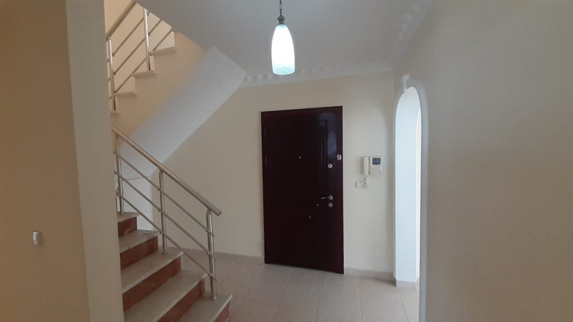 Просторная пятикомнатная квартира с хорошей инфраструктурой в Махмутлар, 240 м2 - Ракурс 22