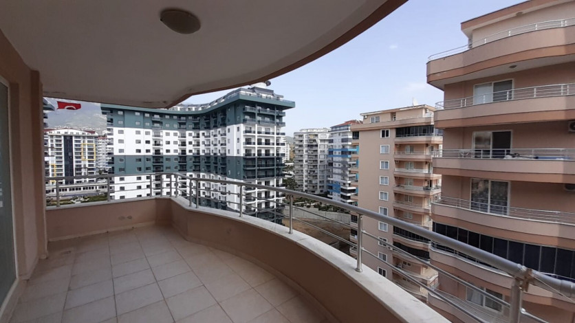 Просторная пятикомнатная квартира с хорошей инфраструктурой в Махмутлар, 240 м2 - Ракурс 23