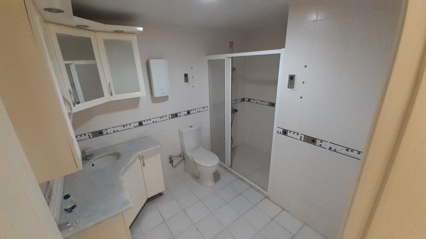 Просторная пятикомнатная квартира с хорошей инфраструктурой в Махмутлар, 240 м2 - Ракурс 25