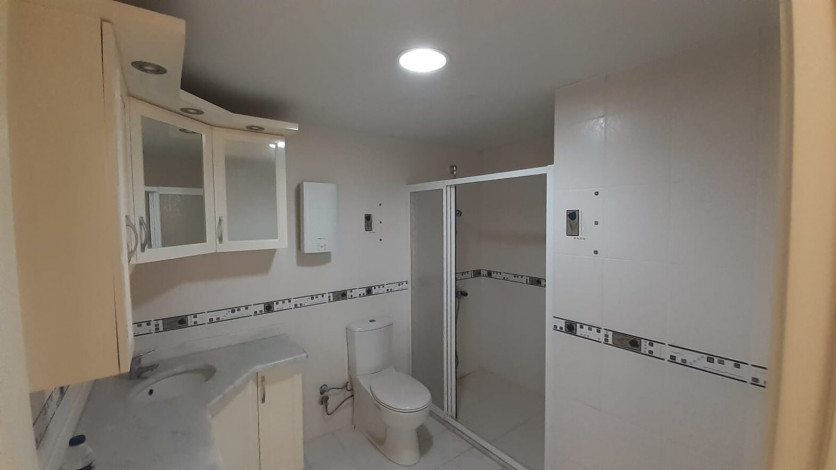 Просторная пятикомнатная квартира с хорошей инфраструктурой в Махмутлар, 240 м2 - Ракурс 30