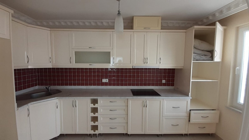 Просторная пятикомнатная квартира с хорошей инфраструктурой в Махмутлар, 240 м2 - Ракурс 33