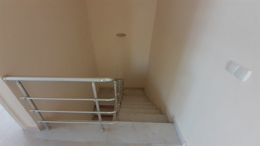 Просторная пятикомнатная квартира с хорошей инфраструктурой в Махмутлар, 240 м2 - Ракурс 39