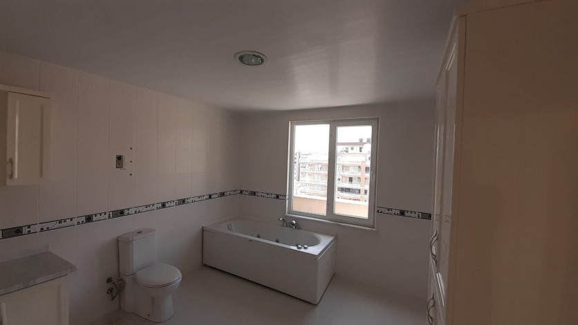 Просторная пятикомнатная квартира с хорошей инфраструктурой в Махмутлар, 240 м2 - Ракурс 48