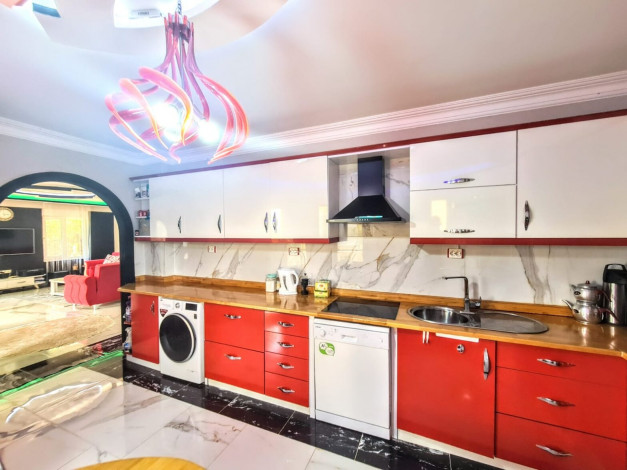 Просторная двухэтажная вилла 3+1 в районе Махмутлар, 230 м2 - Ракурс 16