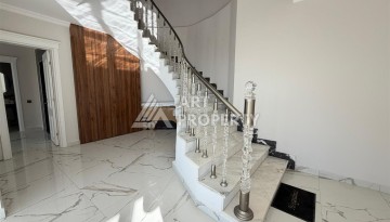 Вилла 5+2 с участком 500 м² и видом на море в Тепе, Алания - Ракурс 25