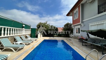 Вилла 4+1 с видом на море 200 м². Тепе, Алания - Ракурс 1