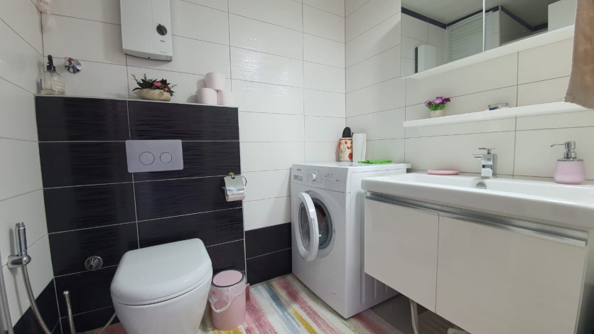 Двухкомнатная квартира с мебелью в хорошем комплексе в районе Джикджилли, 60 м2 - Ракурс 2