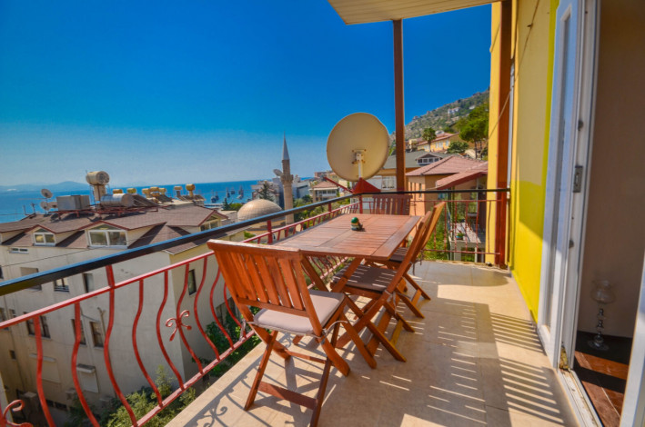 Дизайнерская трехкомнатная квартира в районе исторической крепости Аланья в 100 метрах от моря, 105м2 - Ракурс 2