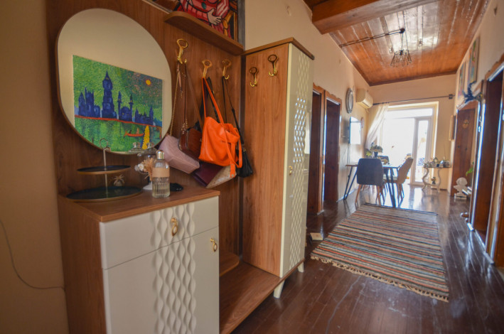 Дизайнерская трехкомнатная квартира в районе исторической крепости Аланья в 100 метрах от моря, 105м2 - Ракурс 3