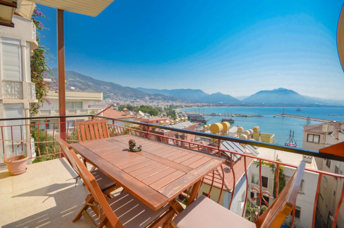 Дизайнерская трехкомнатная квартира в районе исторической крепости Аланья в 100 метрах от моря, 105м2 - Ракурс 9