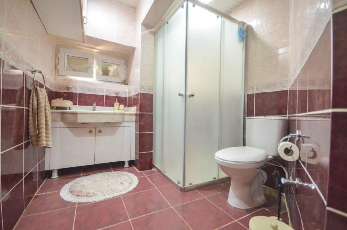 Дизайнерская трехкомнатная квартира в районе исторической крепости Аланья в 100 метрах от моря, 105м2 - Ракурс 13