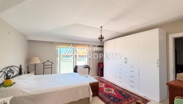 Дуплекс 2+1 с видом на море в Кестеле, 160 м². - Ракурс 13