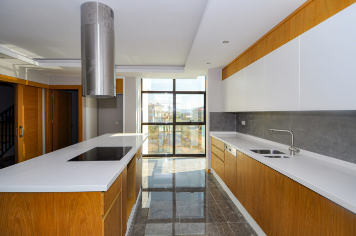 Пятикомнатный пентхаус с красивым видом на море в Кестель, 180 м2 - Ракурс 30