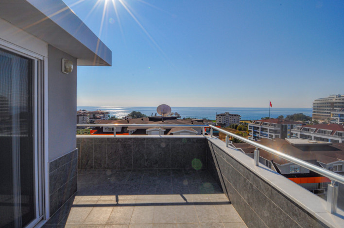 Пятикомнатный пентхаус с красивым видом на море в Кестель, 180 м2 - Ракурс 52