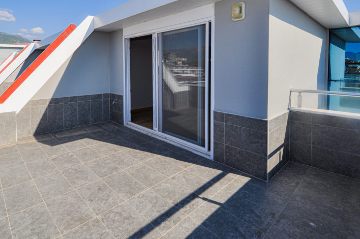 Пятикомнатный пентхаус с красивым видом на море в Кестель, 180 м2 - Ракурс 53