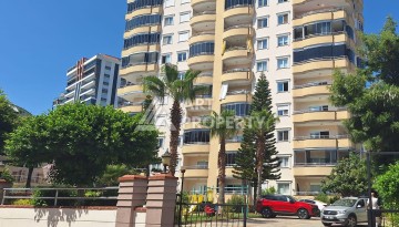 Квартира 2+1 с отдельной кухней в районе Махмутлар, 120 м2 - Ракурс 1