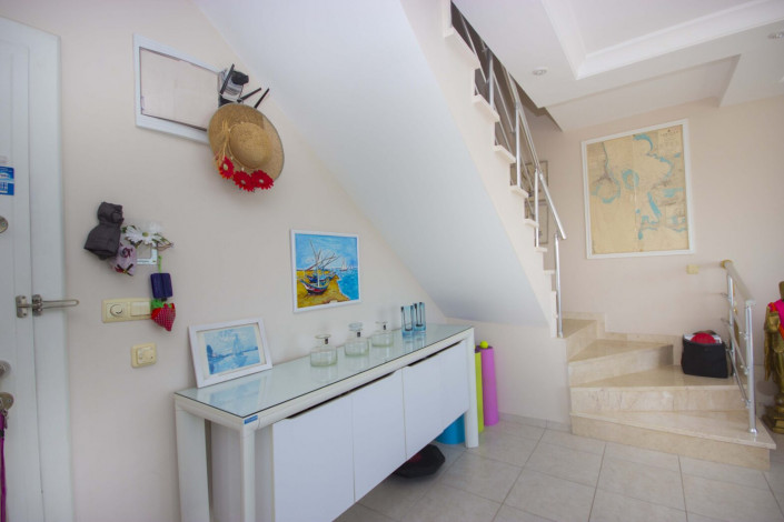 Двухуровневая квартира 2+1 с мебелью и видом на море в районе Джикчилли, 120 м2 - Ракурс 8