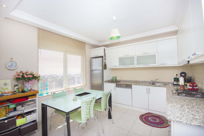 Двухуровневая квартира 2+1 с мебелью и видом на море в районе Джикчилли, 120 м2 - Ракурс 9