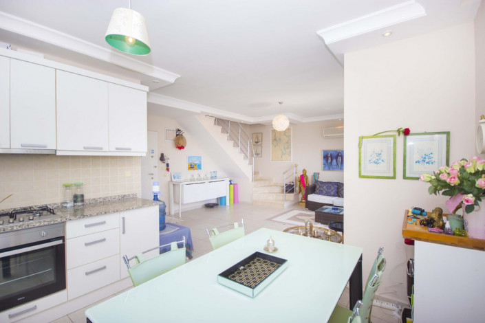 Двухуровневая квартира 2+1 с мебелью и видом на море в районе Джикчилли, 120 м2 - Ракурс 10