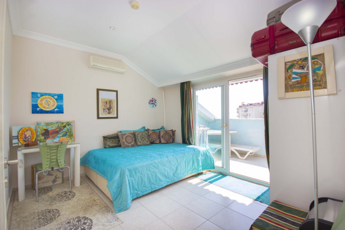 Двухуровневая квартира 2+1 с мебелью и видом на море в районе Джикчилли, 120 м2 - Ракурс 25