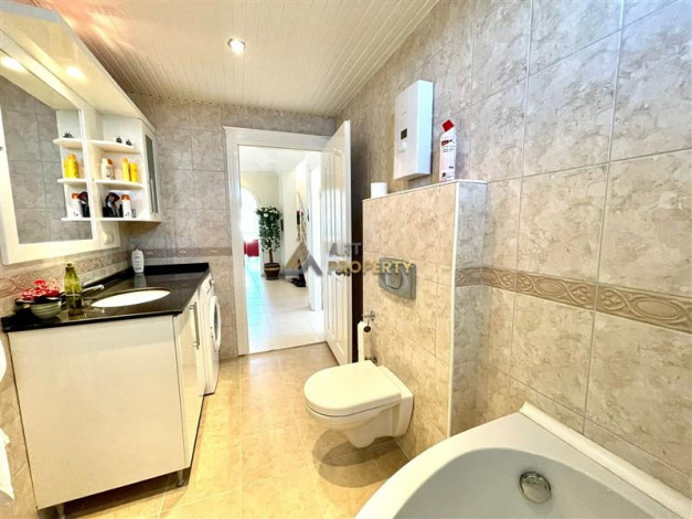 Меблированный дуплекс 3+1 с видом на горы и море в районе Тосмур, 130 м2 - Ракурс 4