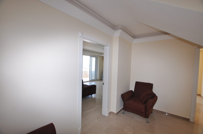 Пятикомнатная квартира-дуплекс с видом на море и горы в районе Махмутлар, 200 м2 - Ракурс 3