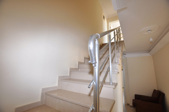 Пятикомнатная квартира-дуплекс с видом на море и горы в районе Махмутлар, 200 м2 - Ракурс 13