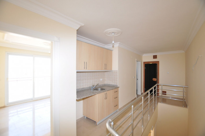 Пятикомнатная квартира-дуплекс с видом на море и горы в районе Махмутлар, 200 м2 - Ракурс 14