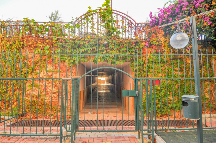 Двухкомнатная квартира на первой линии с современной мебелью в Махмутлар, 65 м2 - Ракурс 2