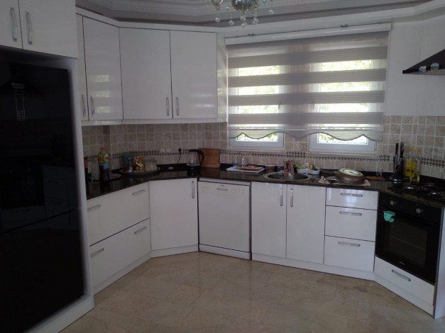 Двухэтажная вилла 3+1 в комплексе вилл в районе Каргыджак, 220 м2 - Ракурс 2