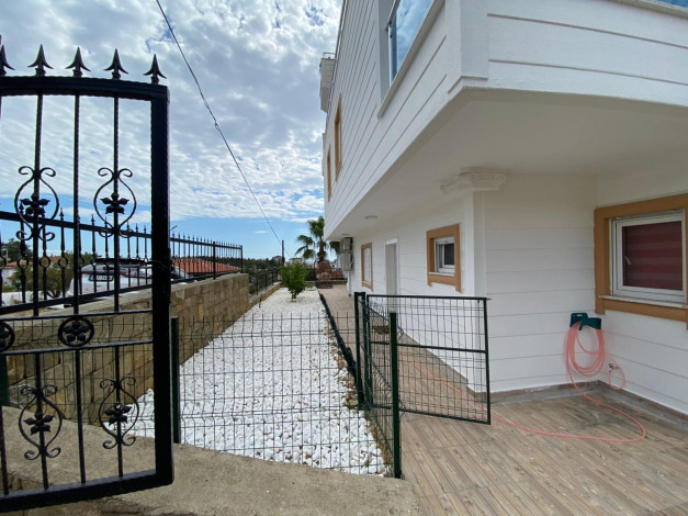 Дублекс 3+1 с выходом в сад с бассейном в Авсалларе, 220 м2 - Ракурс 2