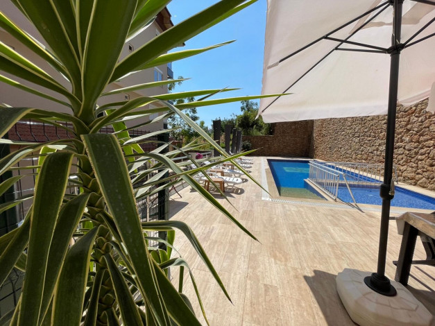 Квартира 3+1 в районе Кестель с частичным видом на море, 250 м2 - Ракурс 4