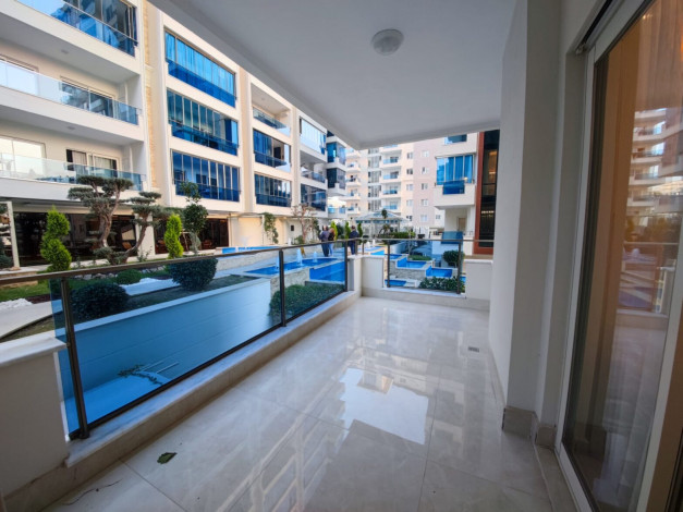 Полностью меблированная трехкомнатная квартира в комплексе премиум класса в районе Махмутлар, 110м - Ракурс 2