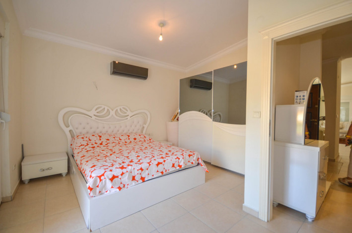 Меблированная светлая квартира 4+1 с видом на Средиземное море на высоком этаже в районе Махмутлар, 240 м2 - Ракурс 12