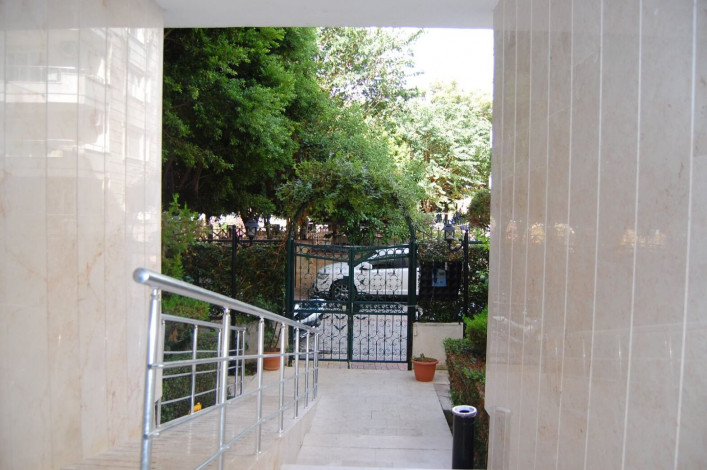 Трехкомнатная квартира в 350 метрах от моря в районе Оба, 110 м2 - Ракурс 5