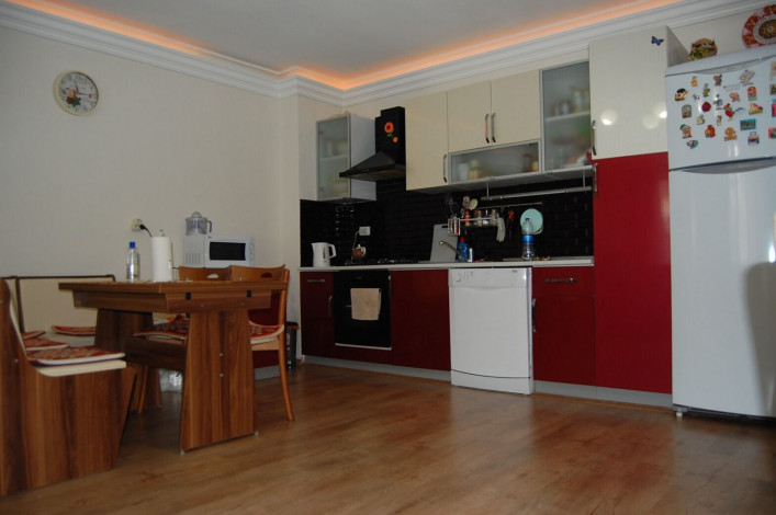 Трехкомнатная квартира в 350 метрах от моря в районе Оба, 110 м2 - Ракурс 7