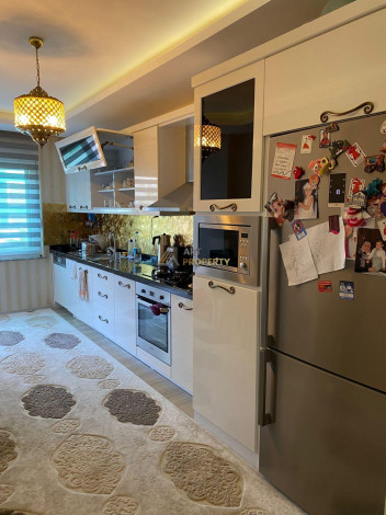 Полностью меблированная четырехкомнатная квартира в районе Махмутлар, 170 м2 - Ракурс 5