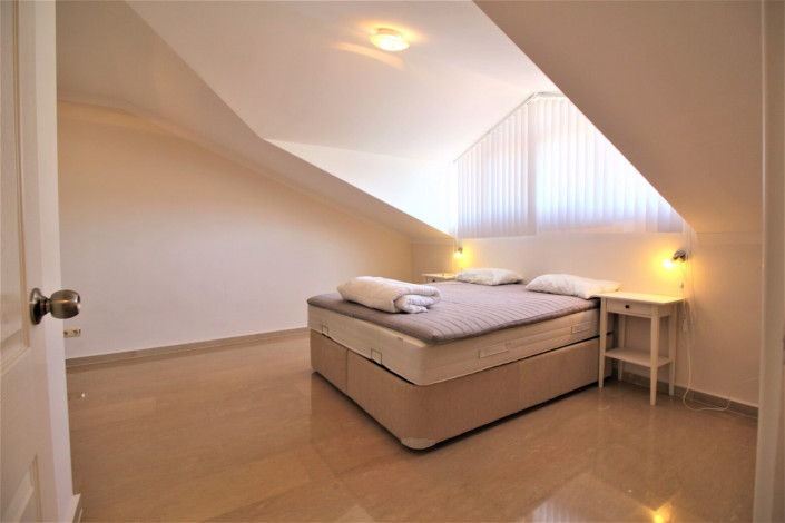 Четырехкомнатный полностью меблированный дуплекс в районе Конаклы, 130 м2 - Ракурс 20