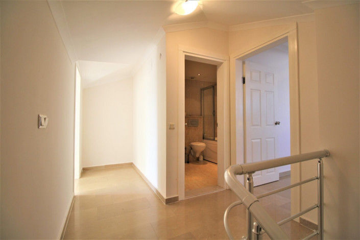 Четырехкомнатный полностью меблированный дуплекс в районе Конаклы, 130 м2 - Ракурс 21