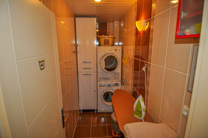 Меблированная трехкомнатная квартира с отдельной кухней в центре Аланьи, 120 м2 - Ракурс 7