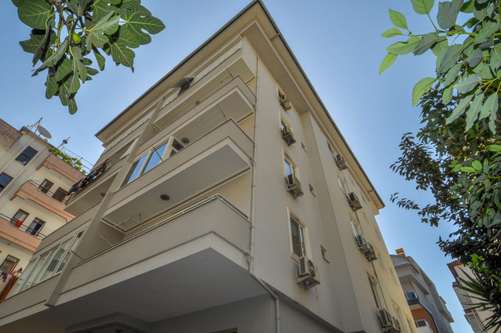 Меблированная трехкомнатная квартира с отдельной кухней в центре Аланьи, 120 м2 - Ракурс 20