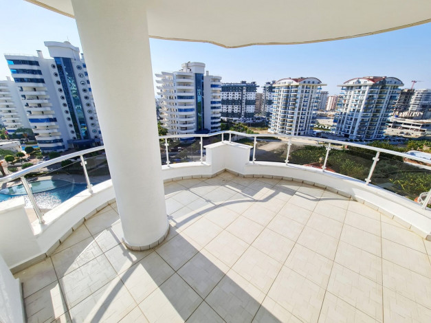 Меблированная квартира 2+1 с видом на город и частично на море в Махмутлар, 120 м2 - Ракурс 2