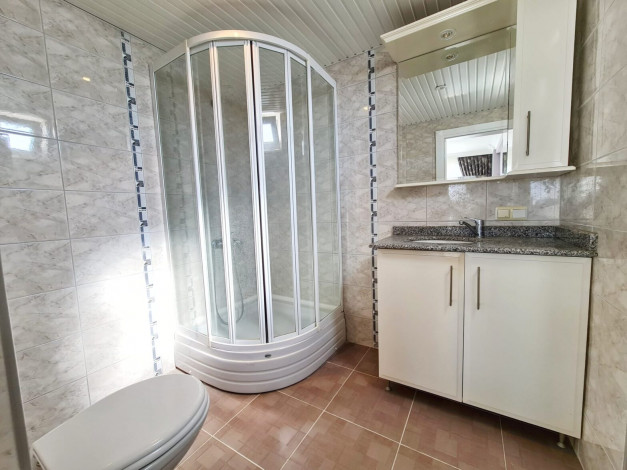 Меблированная квартира 2+1 с видом на город и частично на море в Махмутлар, 120 м2 - Ракурс 3