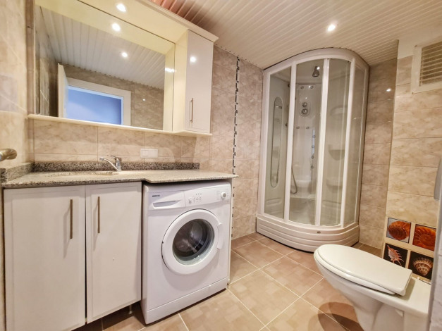 Меблированная квартира 2+1 с видом на город и частично на море в Махмутлар, 120 м2 - Ракурс 4