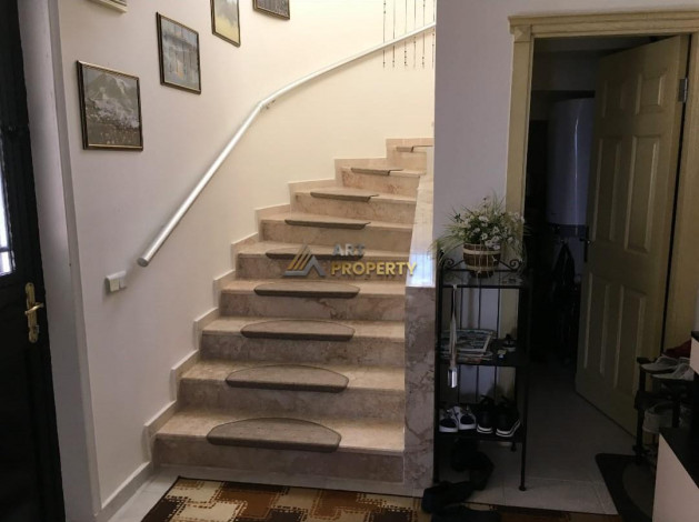 Двухэтажная меблированная вилла 3+1 с зеленой территорией в районе Конаклы, 220 м2 - Ракурс 3